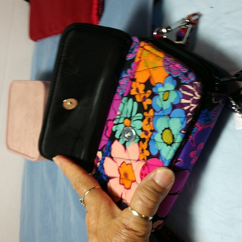 SOLD ❤🆕💖Vera Bradley All In One Crossbody For iphone 6+ Floral Fiesta - Picture 10 of 14